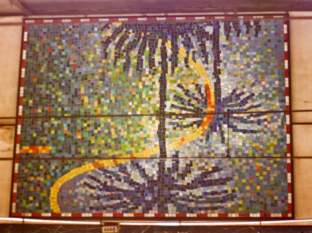 Mural "Palmeras", en la parada de metro de Benimaclet