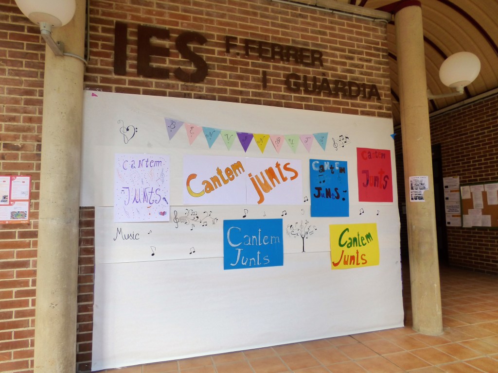 Carteles anunciadores del concierto en el instituto de Benimaclet