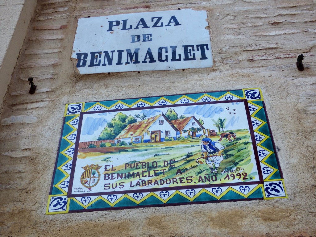 Placa de homenaje a los labradores en la plaza de Benimaclet