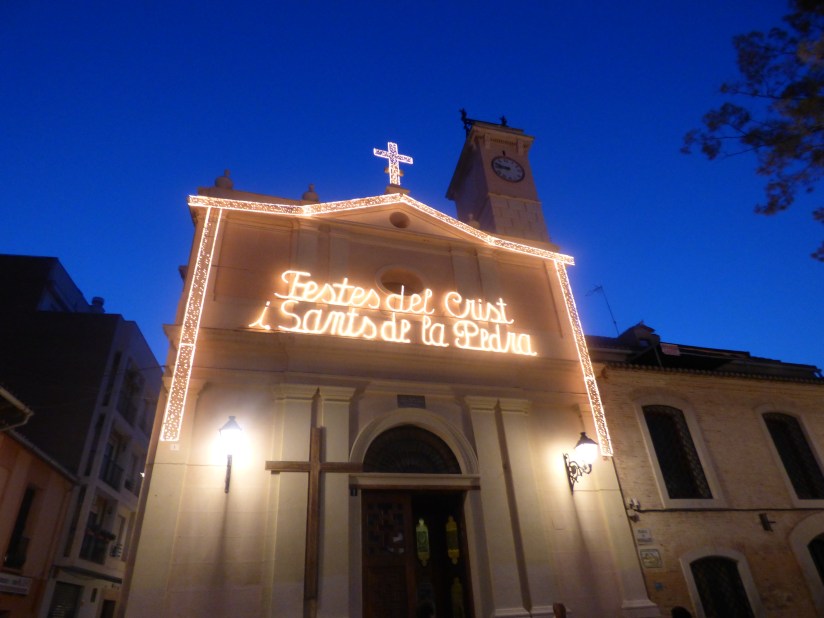 Fachada de la iglesia de Benimaclet engalanada para las fiestas patronales de 2017.