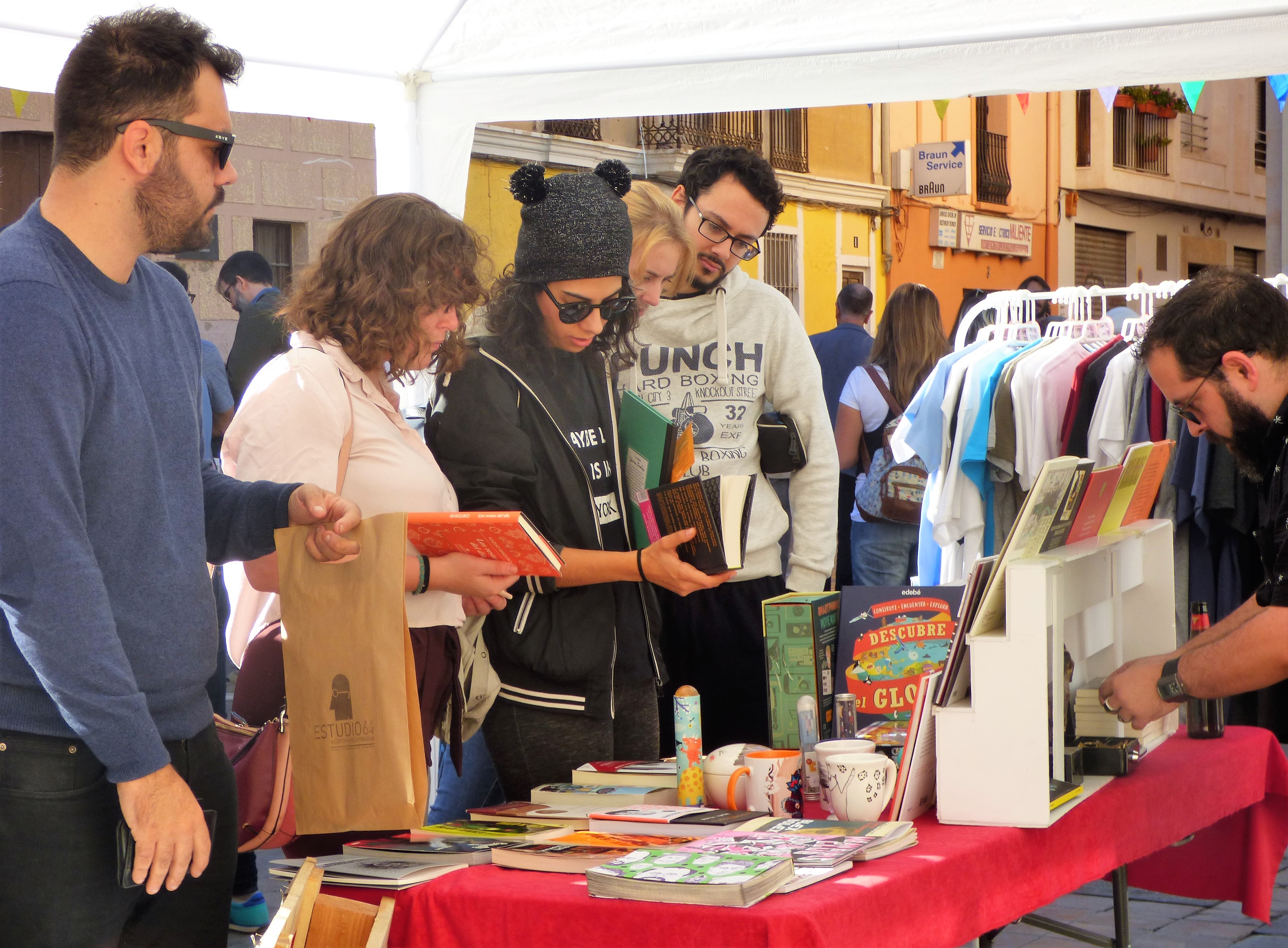 Vista del mercado Benimarket en la plaza de Benimaclet