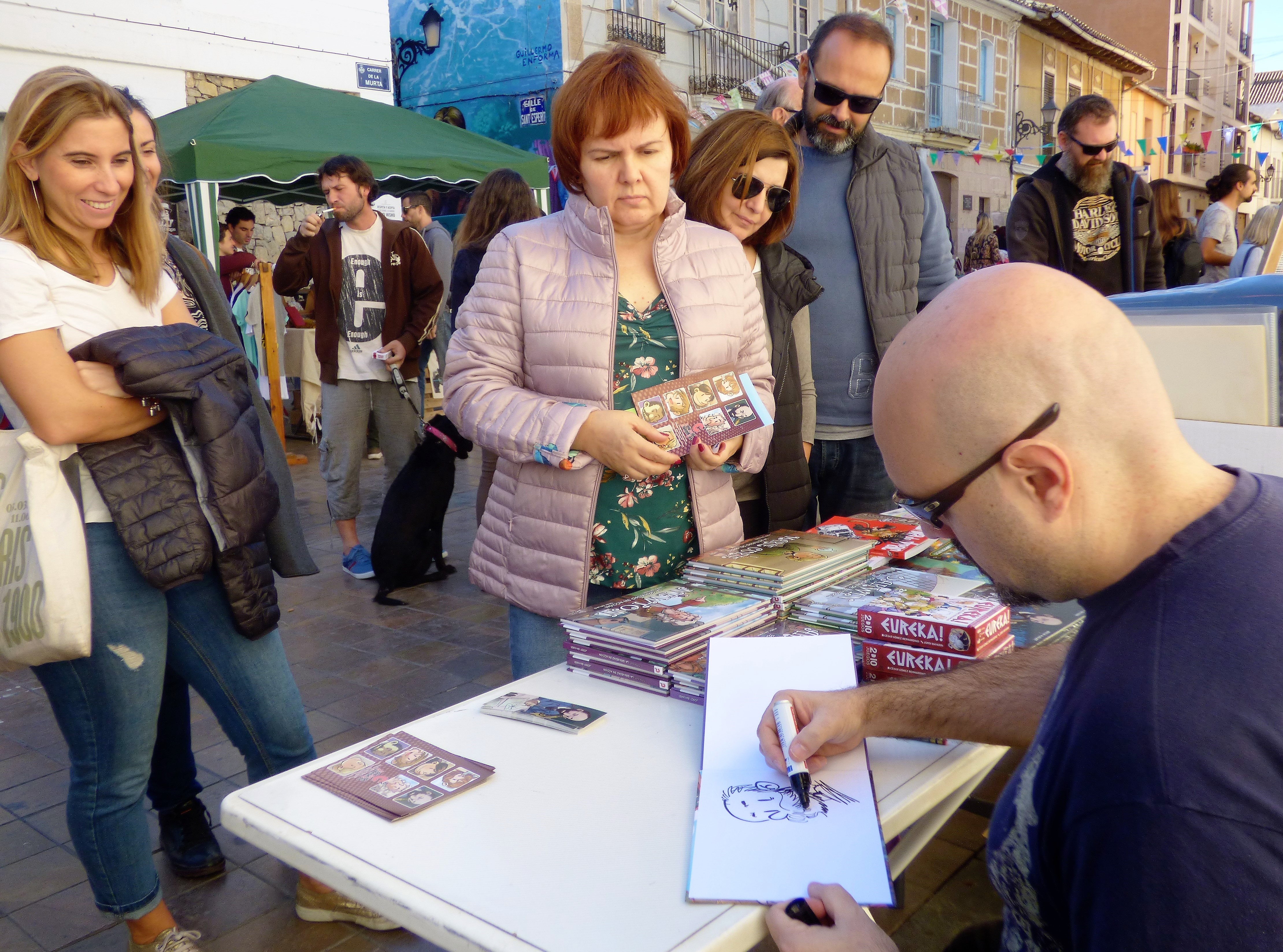 Firma de libros en el Benimarket de Benimaclet