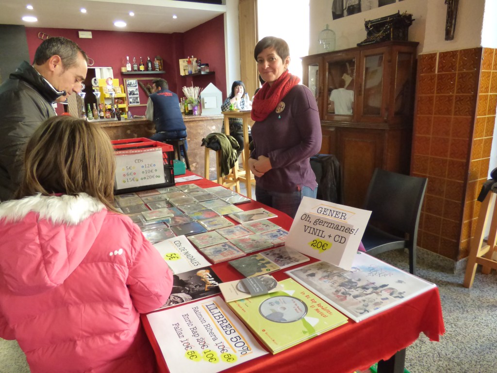 Expositor del sello Mésdemil en Benimaclet