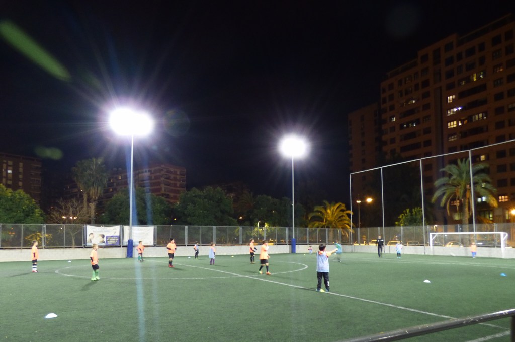 Entrenamiento del Sporting Benimaclet en el Polideportivo del barrio