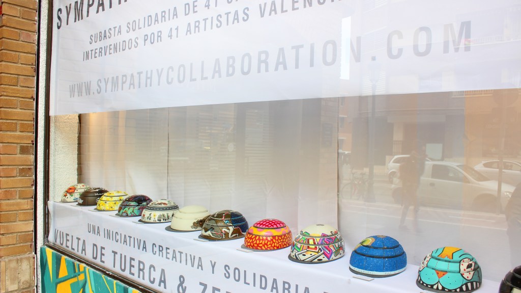 Cascos solidarios de bici en Benimaclet