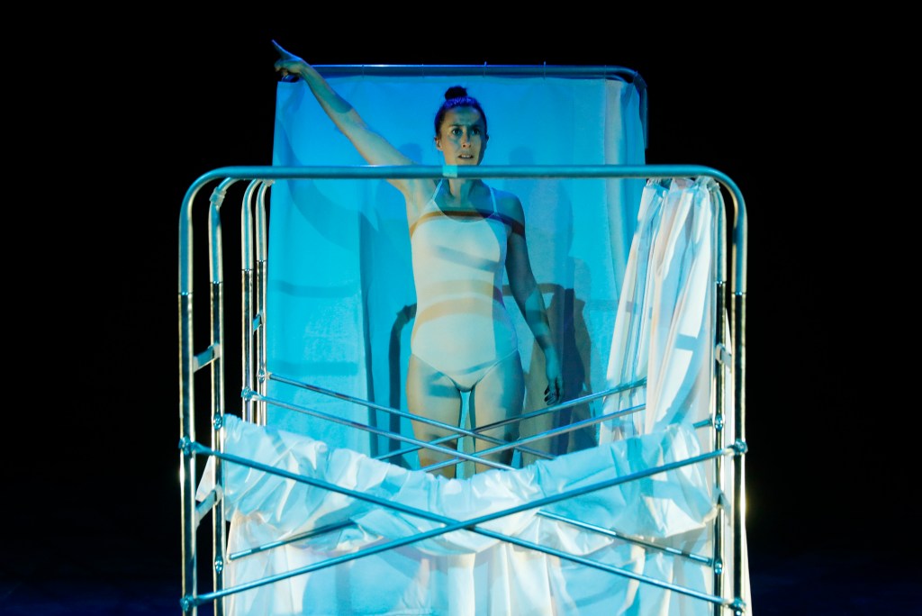 Un escena de la obra 'La teta lisa' en Benimaclet.