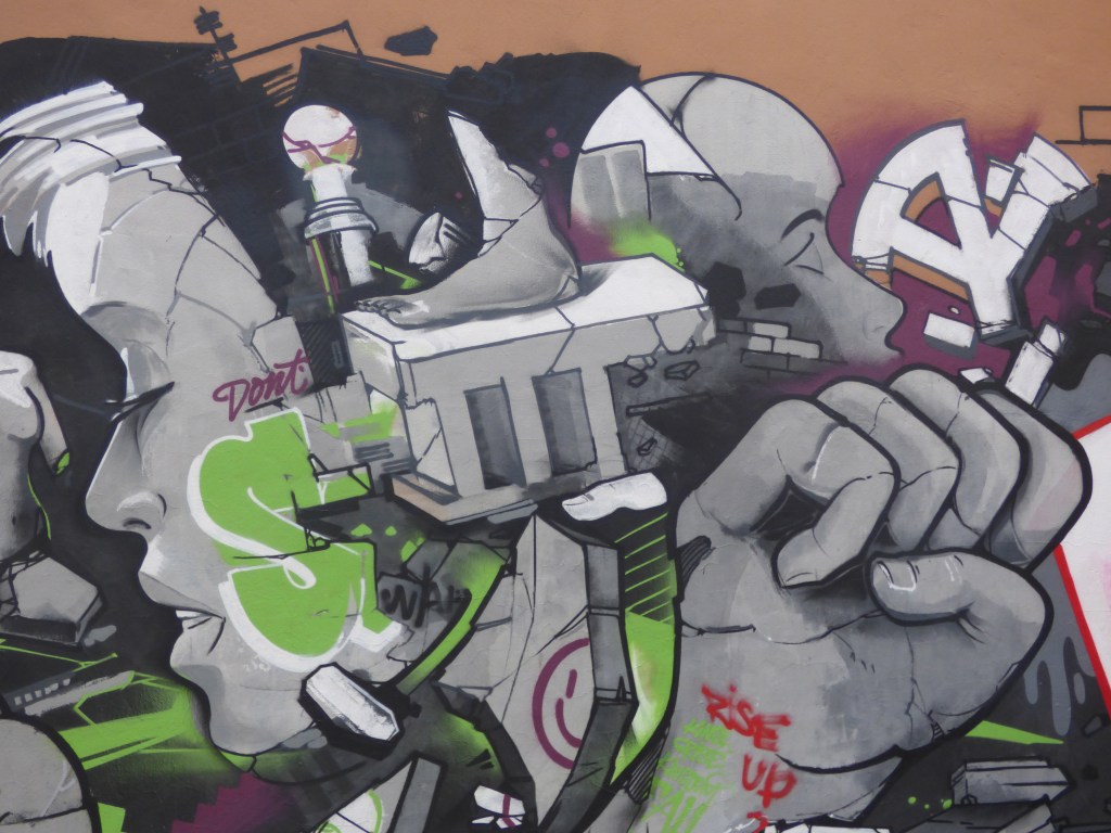 Grafiti en la parte trasera del teatro Círculo