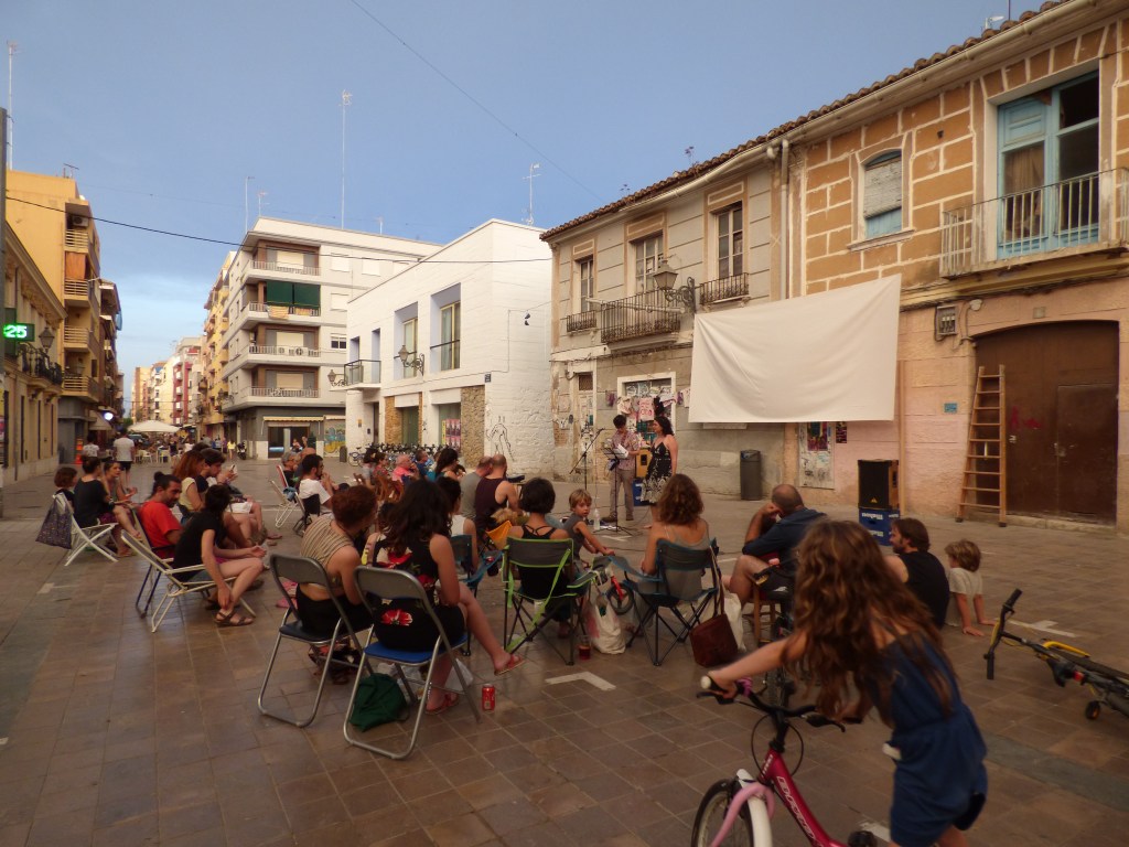 Actuación antes del cine de verano de Benimaclet