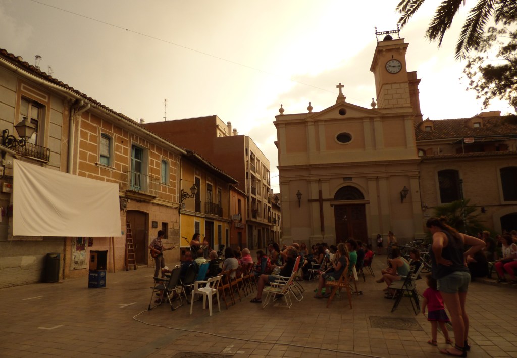 La plaza de Benimaclet preparada para el cine de verano