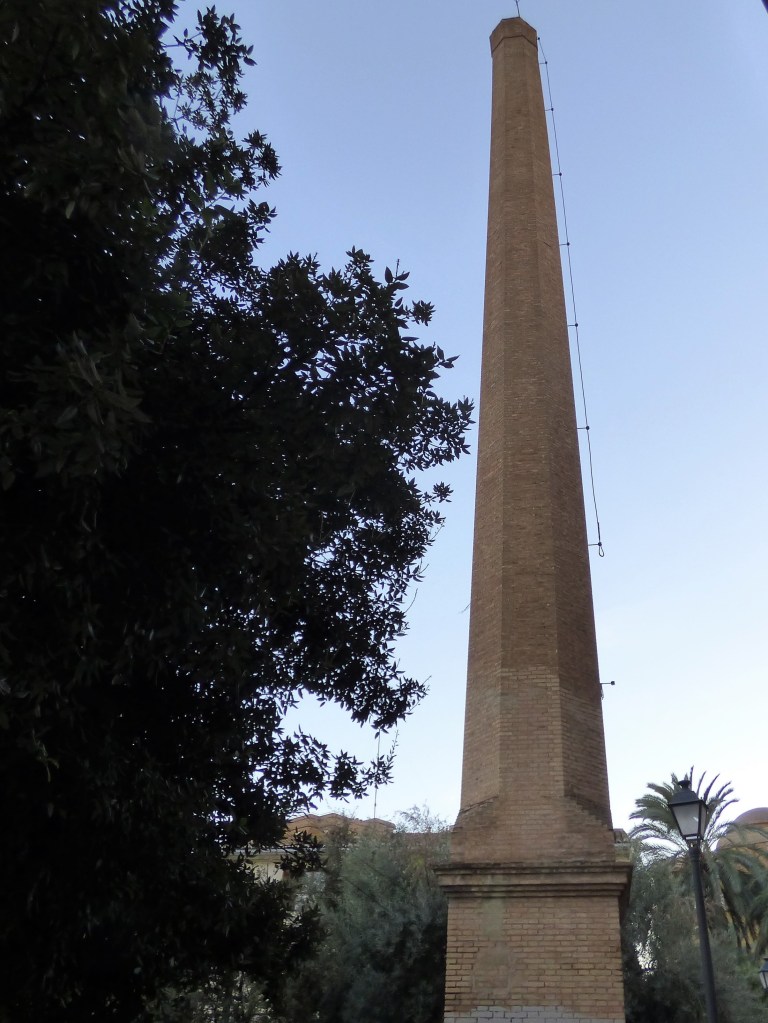 Una de las chimeneas de ladrillo de Benimaclet