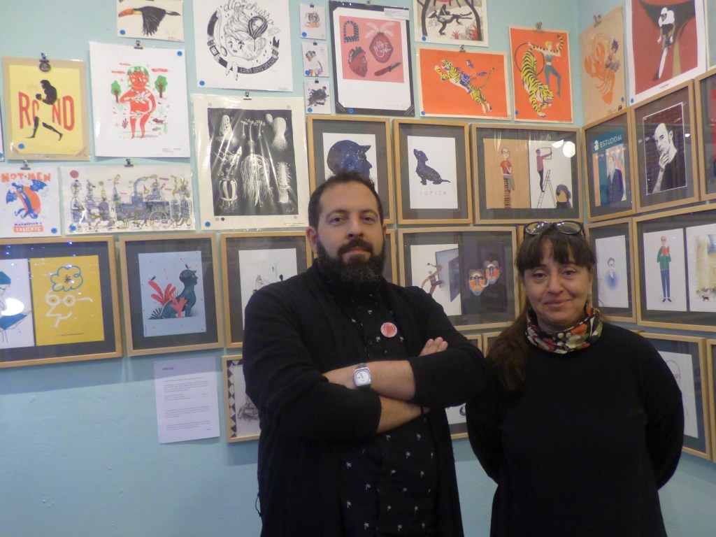 Julio y Lola siguen al frente de la librería Estudio 64 de Benimaclet