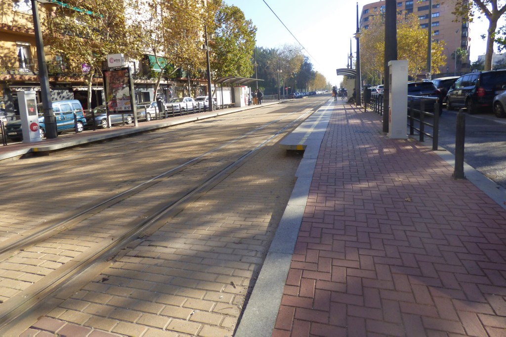 Adoquín cerámico del tranvía en Benimaclet