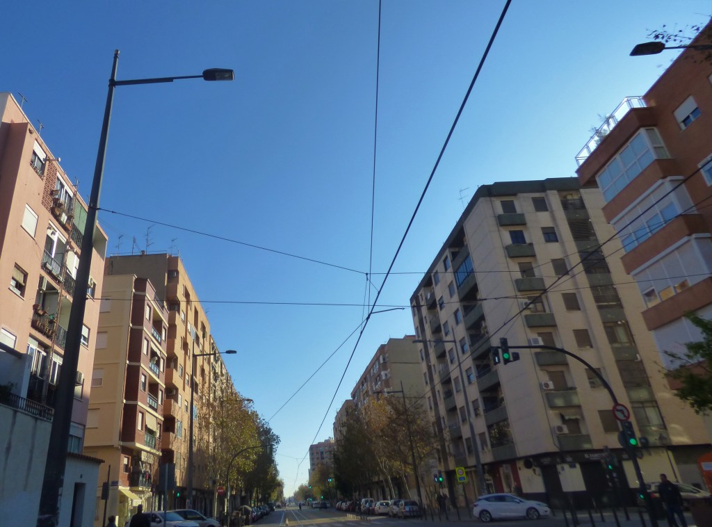 Catenarias del tranvía en Benimaclet