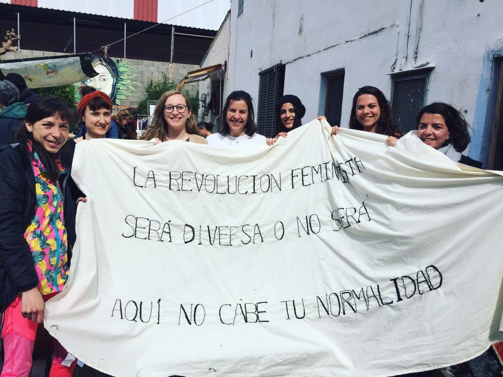 Pancarta bordada en el Todas Fest de Benimaclet