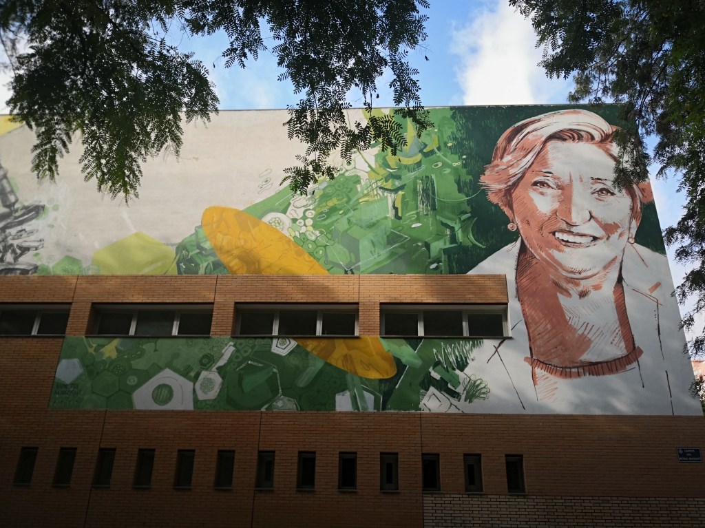 Mural dedicado a la oncóloga Ana Lluch en Benimaclet