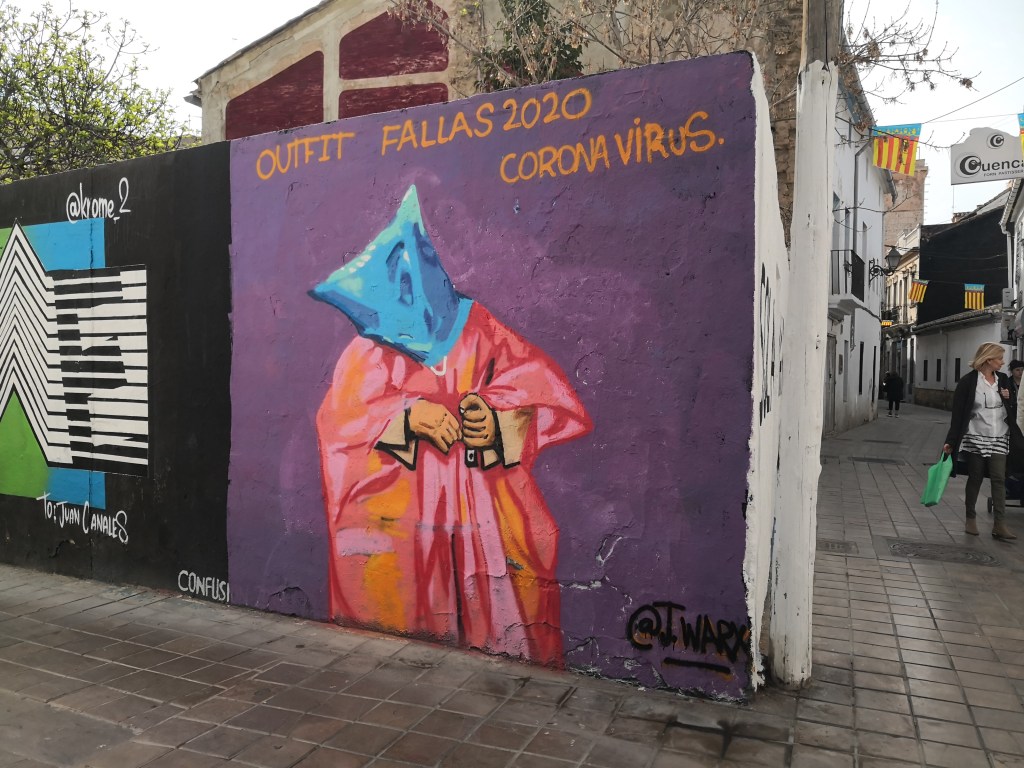 El primer mural que lanzó a la fama al artista de Benimaclet J. Warx, referido al coronavirus