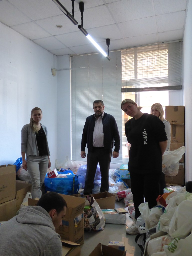 La asociación ucraniana de la Comunitat Valenciana recoge material para ayudar a su país