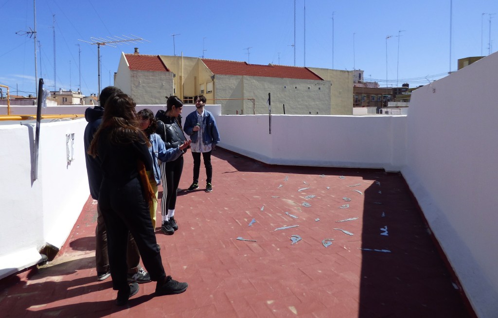 Una pieza de la exposición 'Fuerísima colectiva' en Benimaclet, que evoca las alfombras del Corpus canario. 