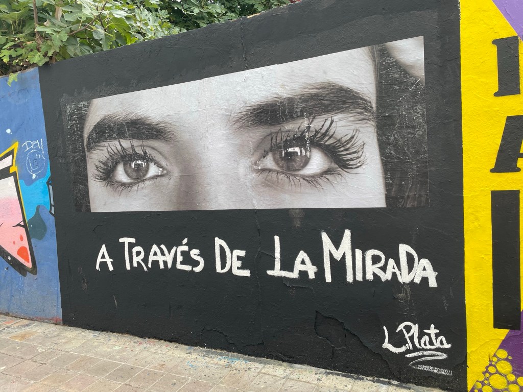 Mural en Benimaclet sobre la mirada
