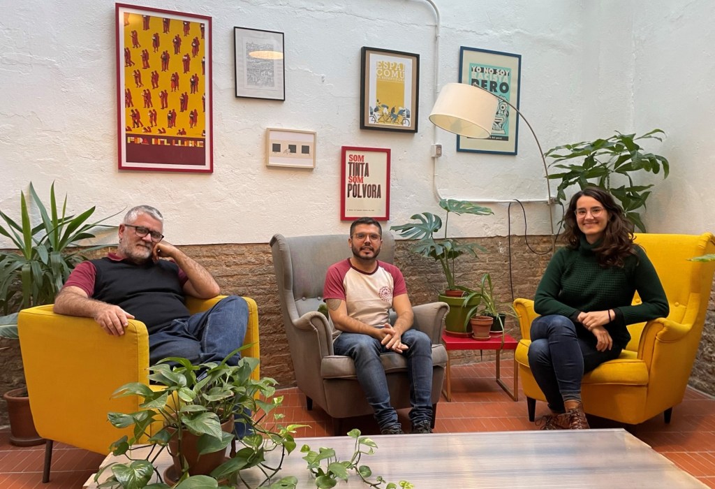 Los responsables de la librería La Repartidora