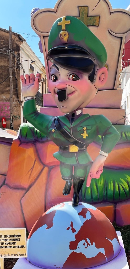 Hitler en la Falla Els Jovenils 2023