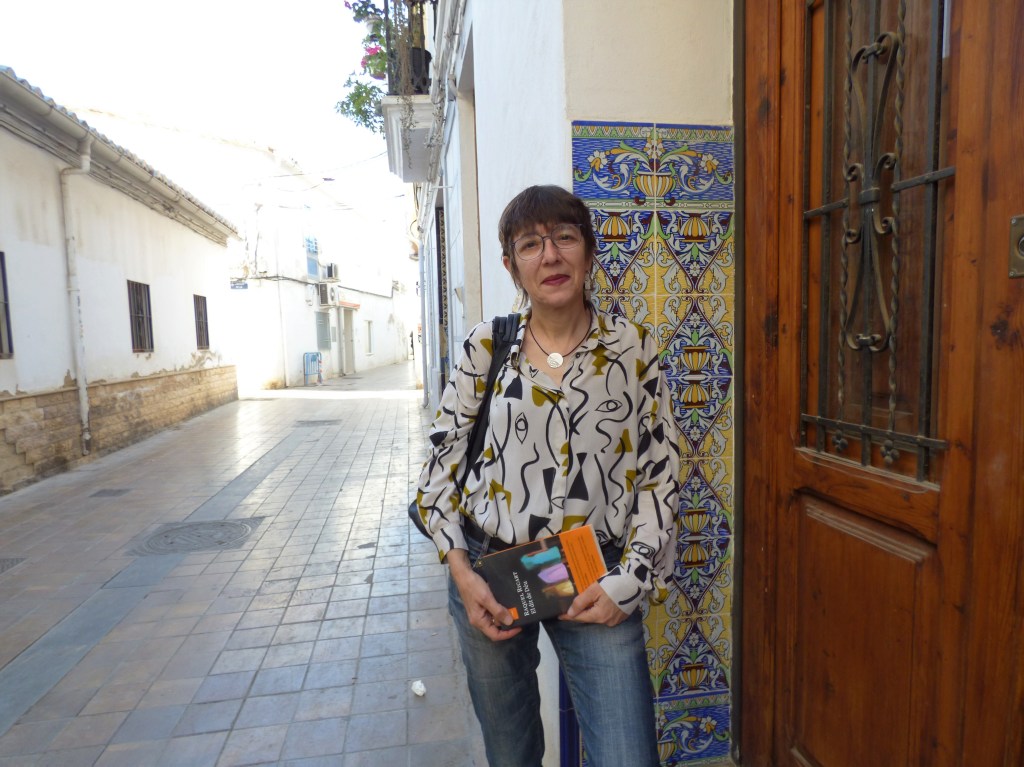 La escritora Raquel Ricart en Benimaclet, el barrio en el que vive desde hace tres décadas