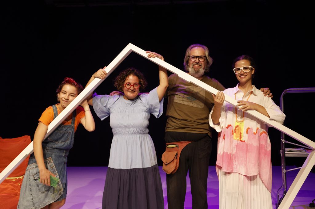 Equipo del musical familiar sobre la adicción a los móviles