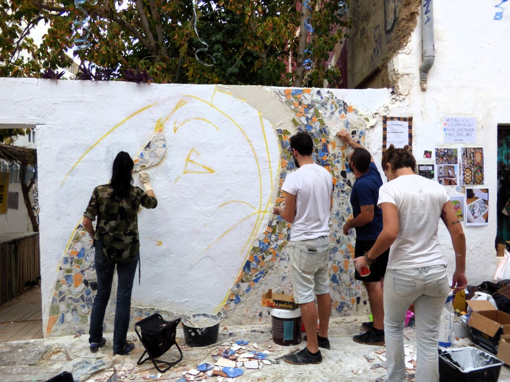 Mural de Alicia Nuro, Zhen, Rizos, Maik Illustrator y PatOne para el conFusión 2023. ©DsftBenimaclet