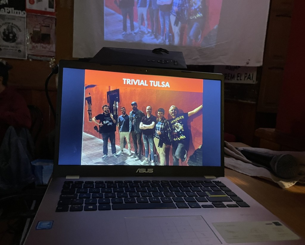 Grupo ganador de una de las sesiones del Trivial del Tulsa Benimaclet