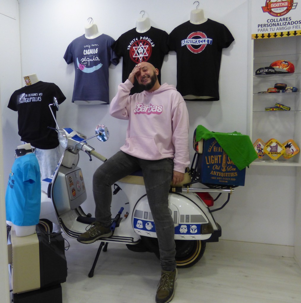 Juanfran Peñaranda en su nueva tienda 'Goatxa' de Benimaclet 