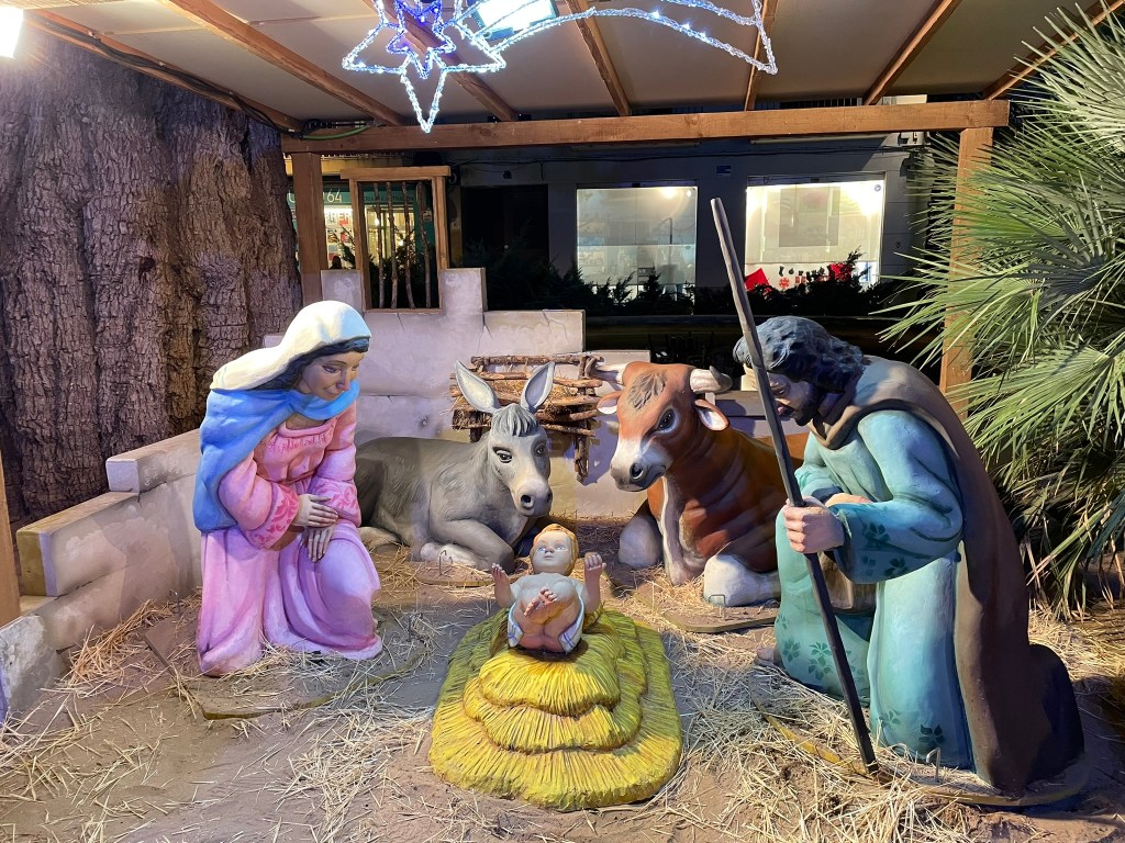 El belén de la plaza de Benimaclet, con el Niño Jesús antes de ser robado