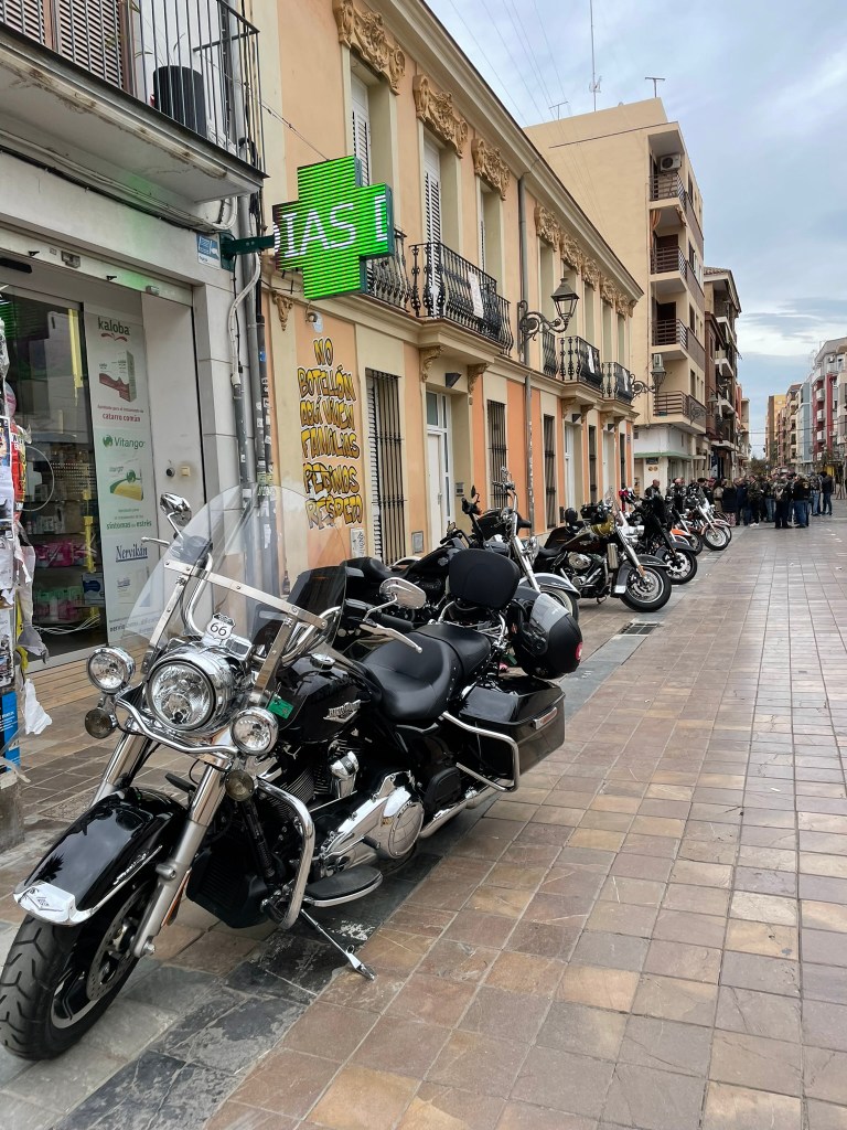 Motos Harley en la plaza de Benimaclet