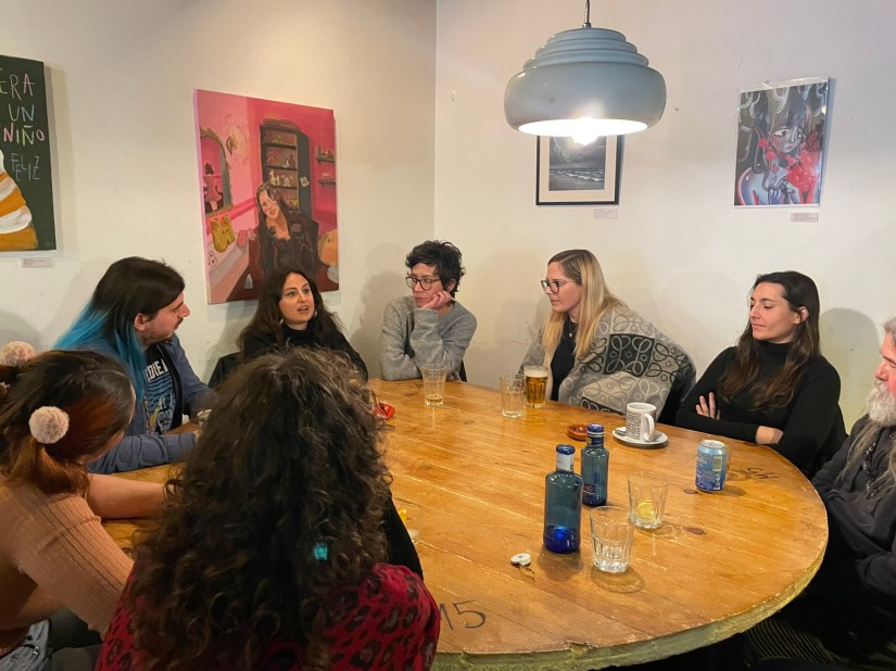 Un momento del 'death café' de Benimaclet