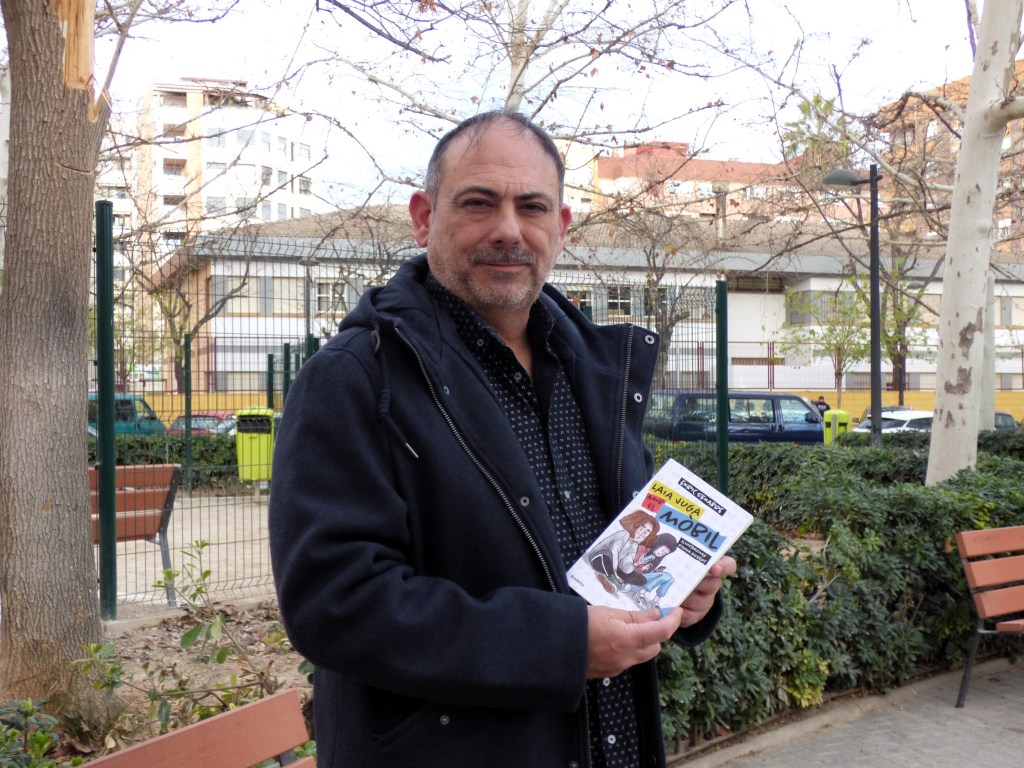 El profesor Enric Senabre aporta claves para el uso de los móviles por los preadolescentes en su  último libro.