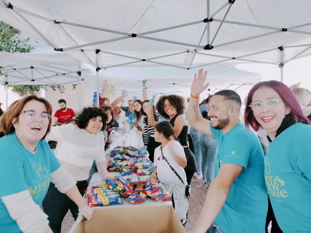 Joves i Solidaris junto a Amigos de la calle