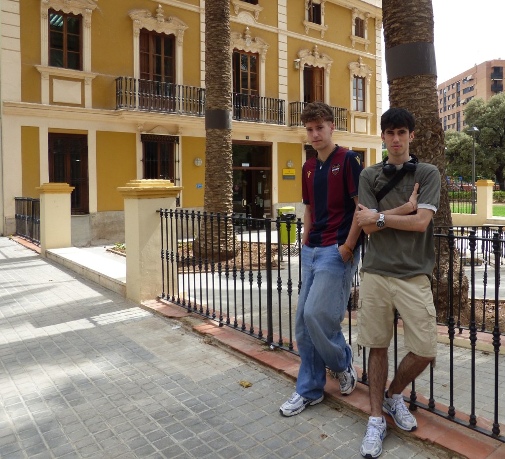 Gava y Nico posan en Benimaclet