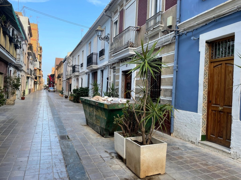 Obras en una casa de una calle peatonal de Benimaclet