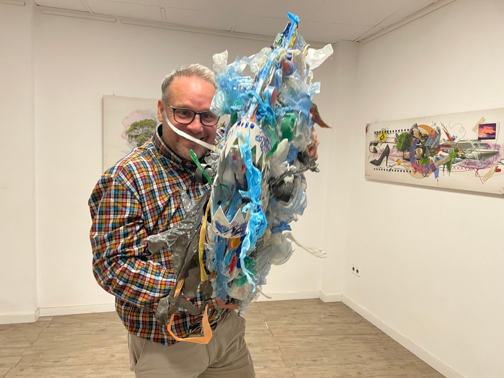 Xavi Carrilo en su galería de arte de Benimaclet