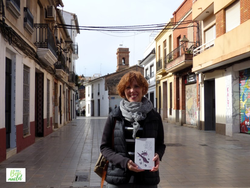 La escritora Sonia Pina en la calle Masquefa de Benimaclet