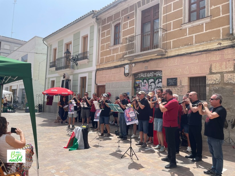 Intercambio musical en Benimaclet entre dos collas de tabal i dolçaina
