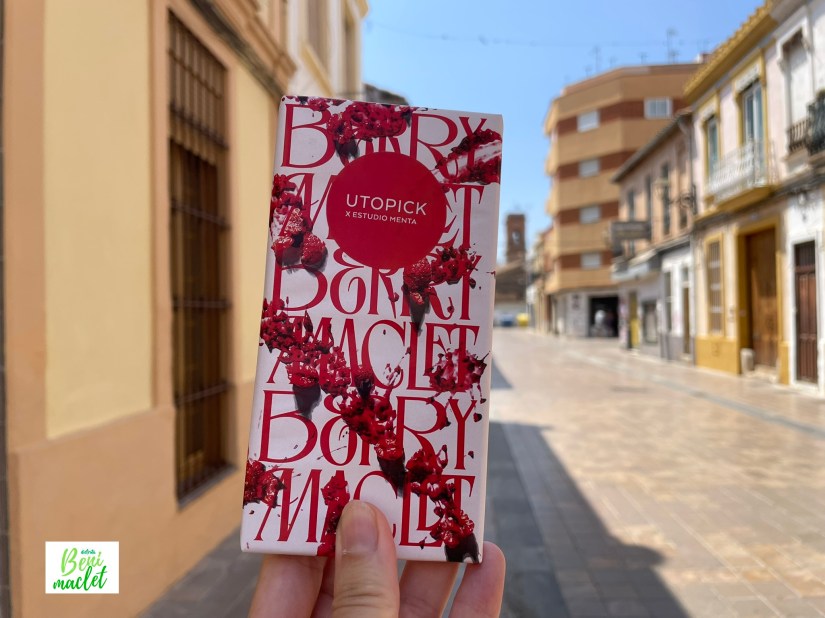 Una tableta del chocolate 'Berrymaclet', en el núcleo histórico de Benimaclet