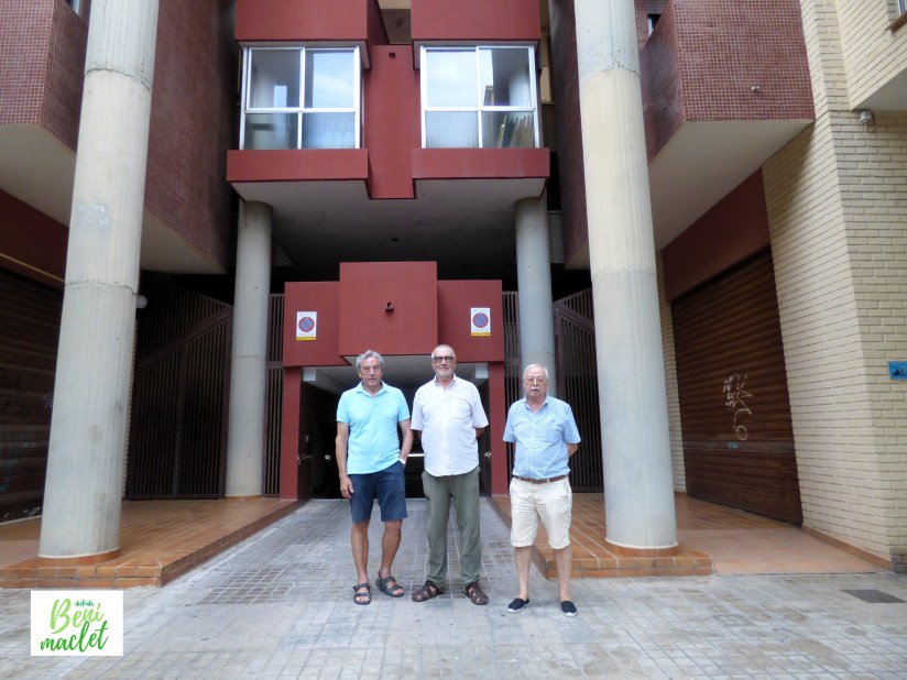 Tres vecinos de la Cooperativa Benlliure posan para Disfruta Benimaclet