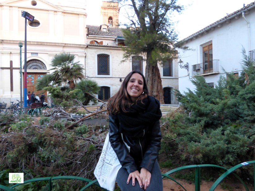 La presidenta de la Asociación Vecinal de Benimaclet , Andrea Martí, en la plaza de Benimaclet.
