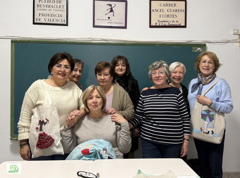 Integrantes del grupo de patchwork de la asociación vecinal de Benimaclet.