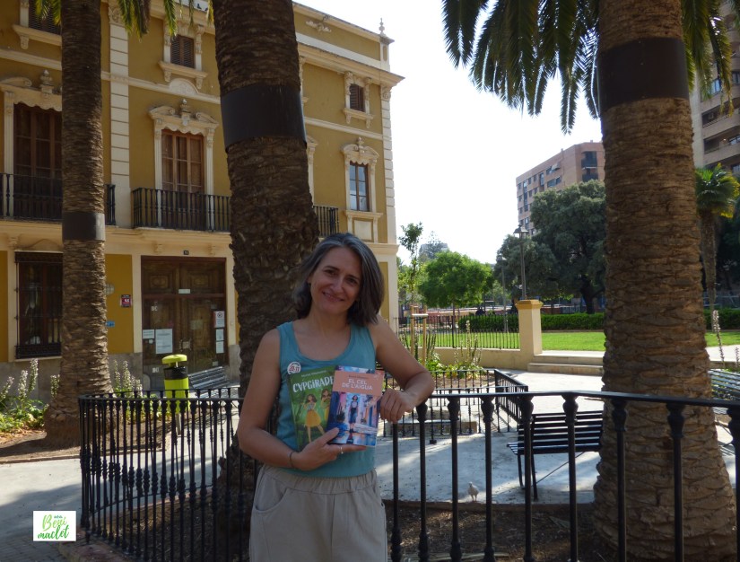 Muriel Villanueva en Benimaclet con sus últimos libros. ©DsftBenimaclet