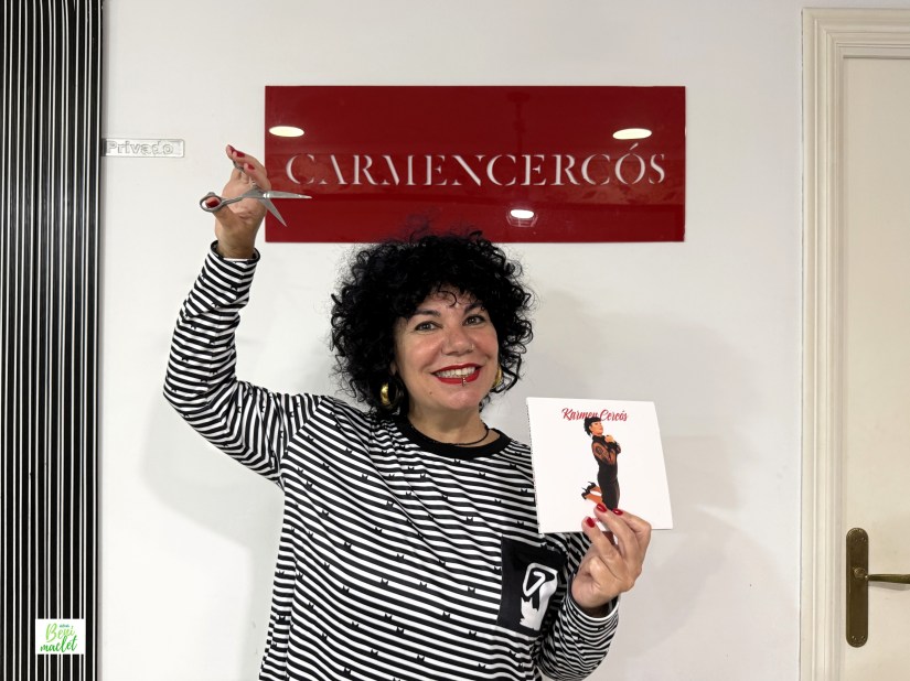 Karmen Cercós es cantante, peluquera y quizá una de las personas más conocidas de Benimaclet. Hablamos scon ella de su trayectoria y del barrio.